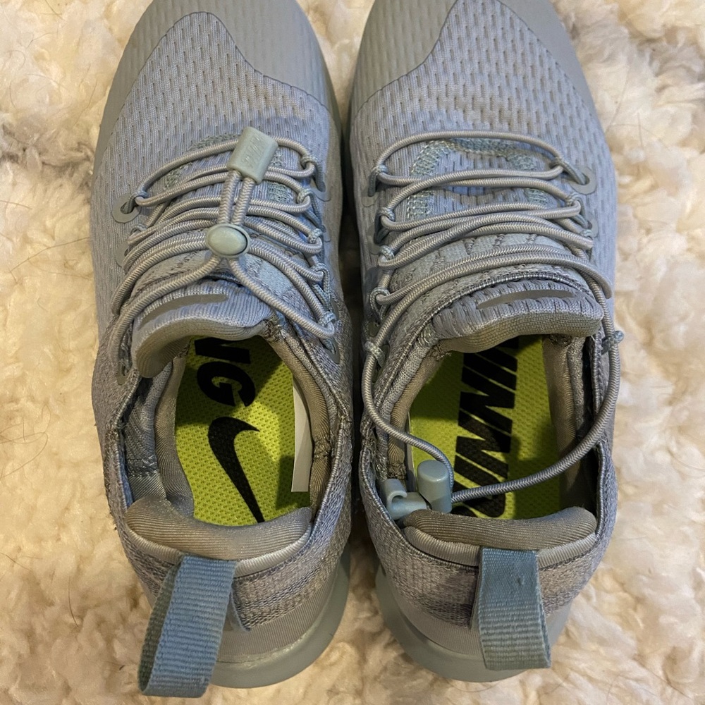 nike tennis shoes - Picture 3 of 4